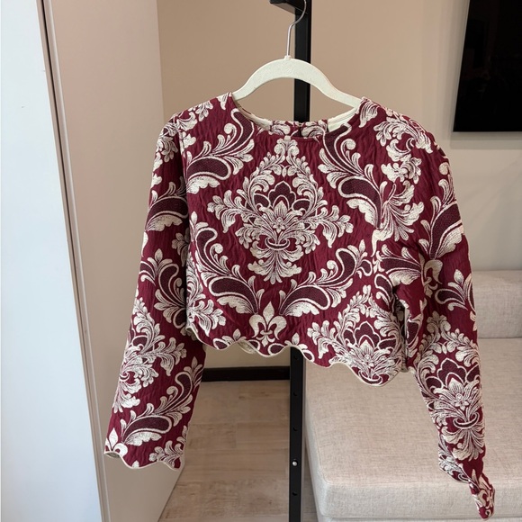 Farm Rio: Bicolor Jacquard Waves Long
Sleeve Top - Picture 6 of 12